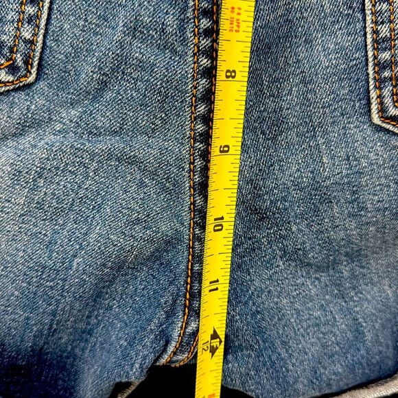 Old Navy Women Shorts Size 8R Stretch Denim Jeans Classic Sexy Medium Blue wash - Picture 7 of 7